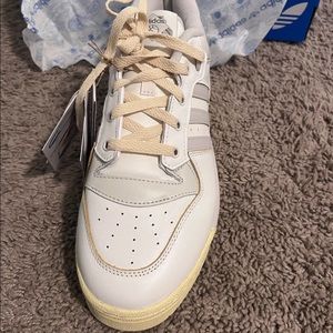 Size 9.5 - adidas Rivalry Low 86 Core White Gray